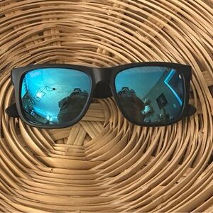 Ray-Ban RB4165 Justin sunglasses - black  frame and blue mirror lenses - no case
